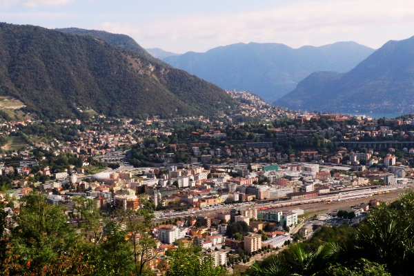 Vue aérienne de la région de Chiasso, Balerna, Morbio Inferiore et Vacallo – zone du réseau FTTH en fibre optique de Chiasso4net