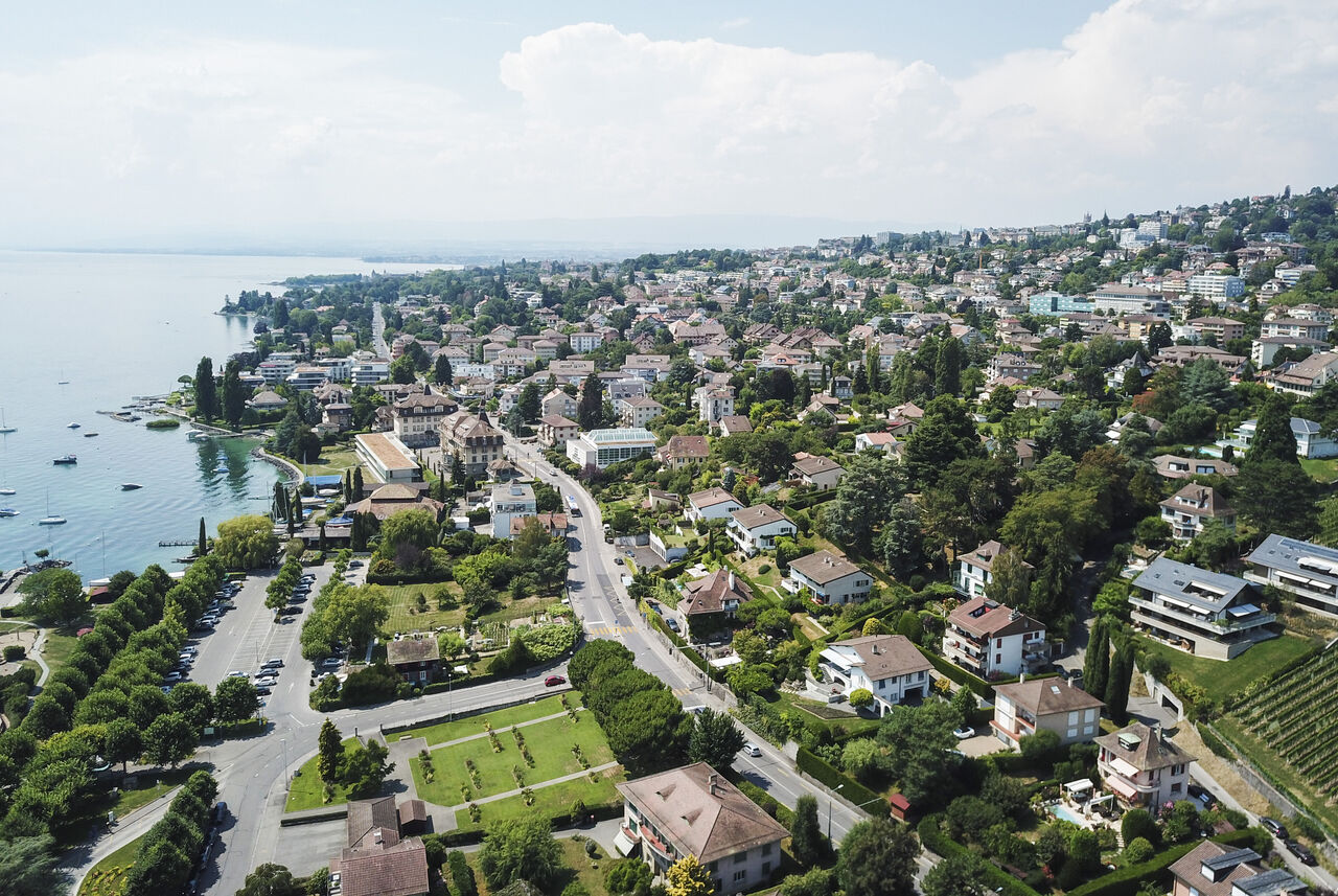 Vue aérienne de la région de Pully – zone du réseau FTTH en fibre optique de Pully4net